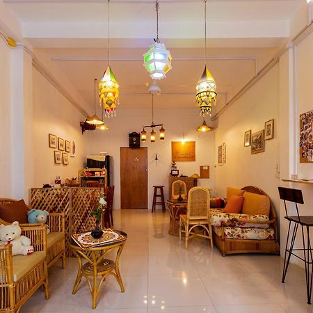 One Of Us House Hostel Bangkok Bagian luar foto