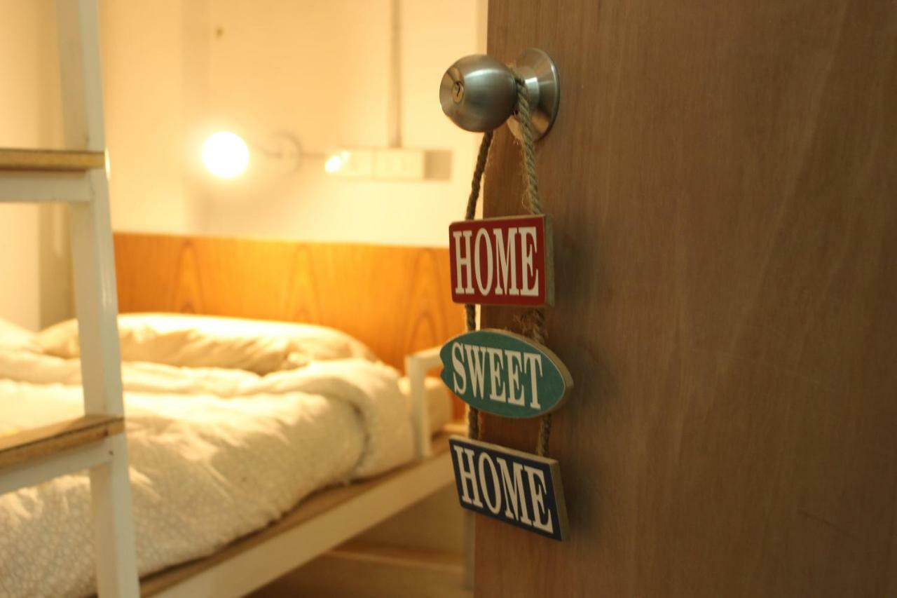 One Of Us House Hostel Bangkok Bagian luar foto