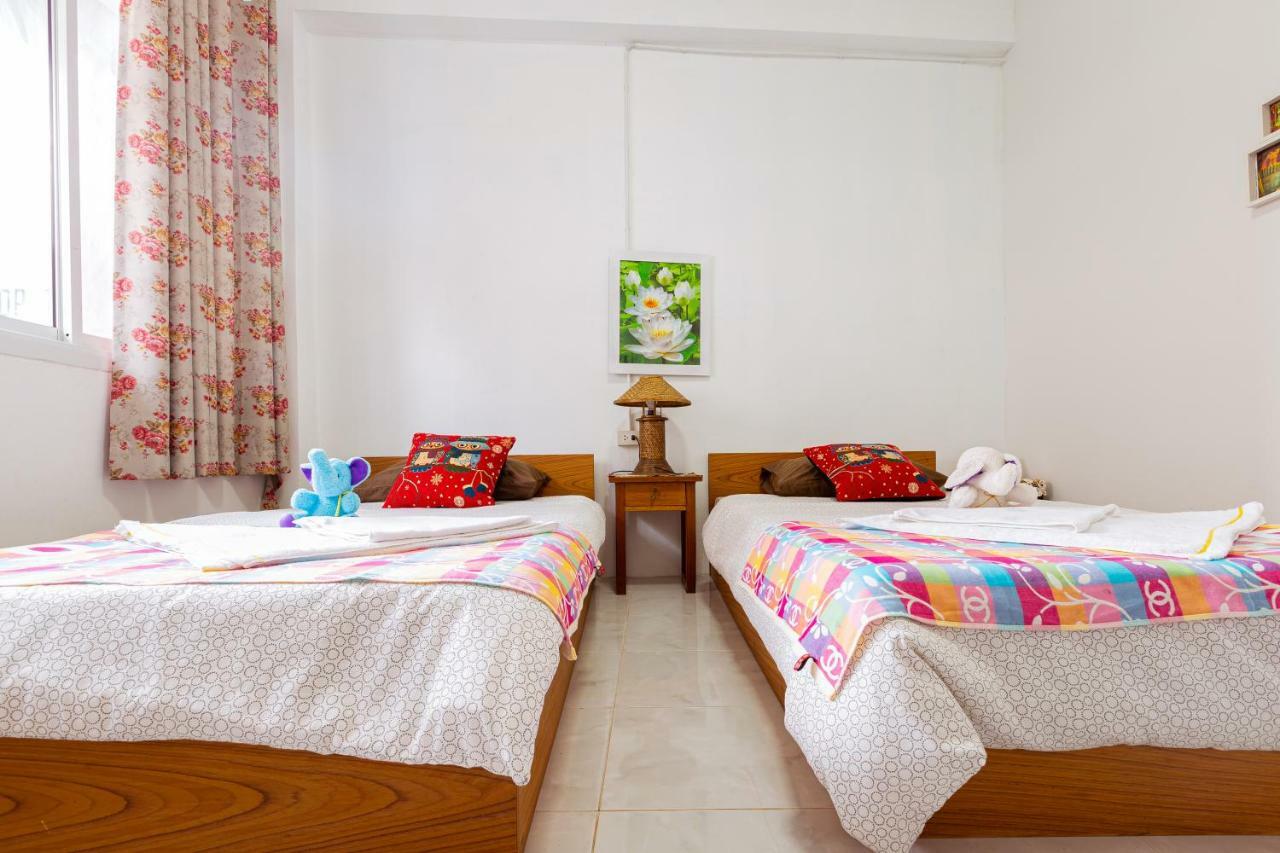 One Of Us House Hostel Bangkok Bagian luar foto